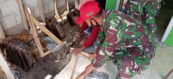 Pasang Talang Air Sasaran Rumah Aladin TMMD 110 Bojonegoro